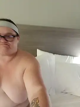 mcv131985 online show from November 4, 5:33 am