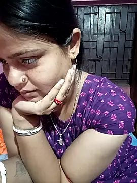 Hot Pakhi online show from February 9, 11:25 am