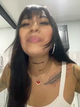 Snapshot of luisa16xxx chatting on February 6, 12:22 am luisa16xxx online show from February 6, 12:22 am