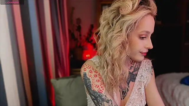 Snapshot of aviva_faith chatting on December 22, 9:04 pm aviva faith online show from December 22, 9:04 pm