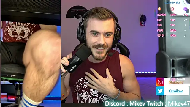 Snapshot of Mikev chatting on November 10, 7:19 pm Mikev online show from November 10, 7:19 pm