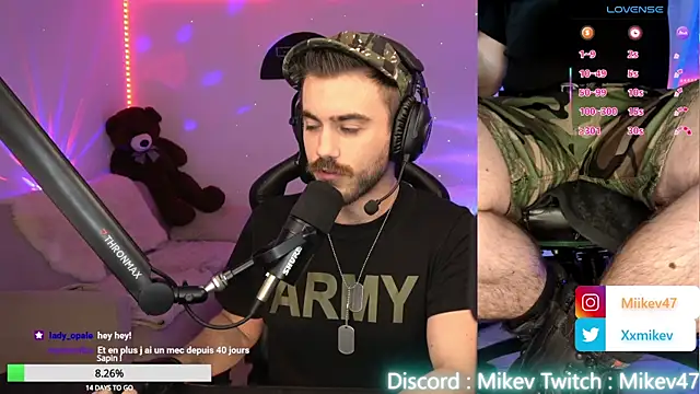 Snapshot of Mikev chatting on November 17, 7:07 pm Mikev online show from November 17, 7:07 pm