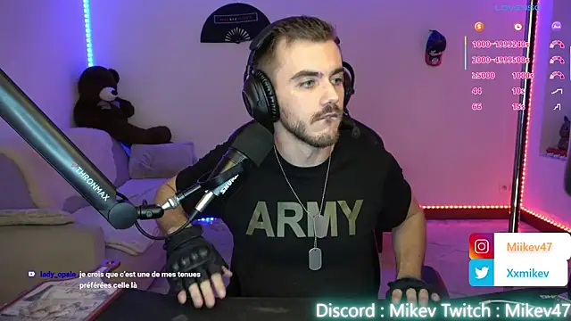 Snapshot of Mikev chatting on October 23, 6:06 pm Mikev online show from October 23, 6:06 pm