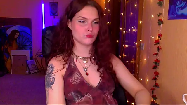 Snapshot of Jenna_Sativa chatting on May 21, 11:18 am Jenna Sativa online show from May 21, 11:18 am