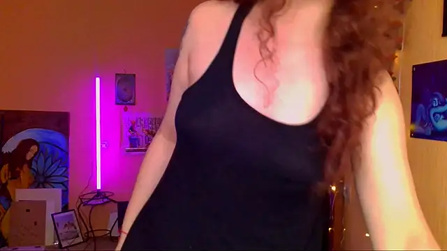 Snapshot of Jenna_Sativa chatting on July 19, 11:07 am Jenna Sativa online show from July 19, 11:07 am