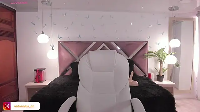  Antonnela  online show from November 15, 2:10 pm