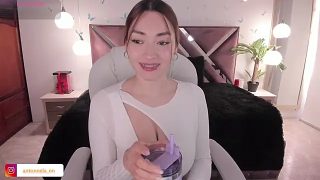  Antonnela  online show from December 4, 4:06 pm