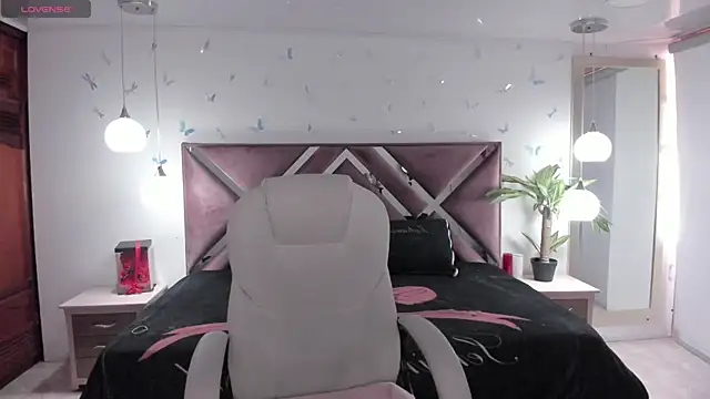  Antonnela  online show from December 19, 2:30 pm