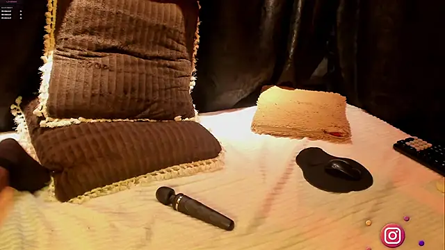 MiaKnox online show from February 3, 6:40 am