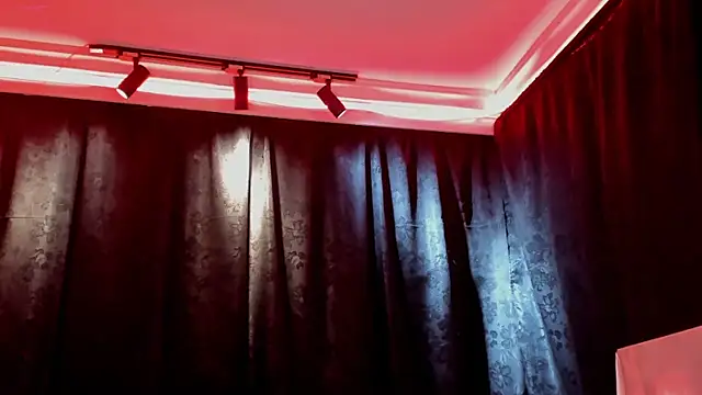 MiaKnox online show from April 8, 12:12 am