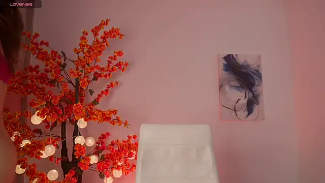 VictoriaHiill online show from March 21, 5:50 pm