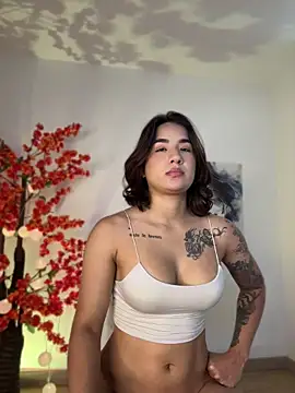 Snapshot of VictoriaHiill chatting on April 30, 4:25 pm VictoriaHiill online show from April 30, 4:25 pm