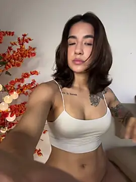 Snapshot of VictoriaHiill chatting on June 21, 4:57 pm VictoriaHiill online show from June 21, 4:57 pm