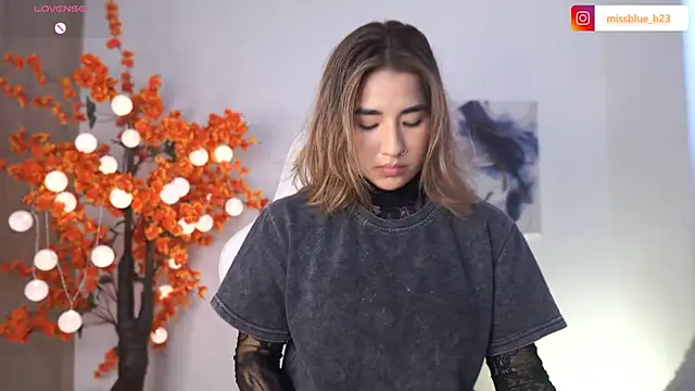 VictoriaHiill online show from December 20, 5:49 pm