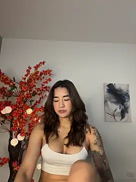 VictoriaHiill online show from February 21, 5:37 pm