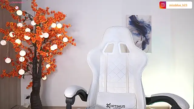 VictoriaHiill online show from September 26, 8:27 pm