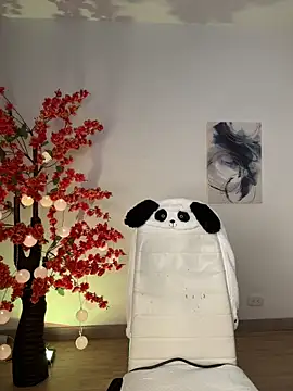 Snapshot of VictoriaHiill chatting on April 18, 7:18 pm VictoriaHiill online show from April 18, 7:18 pm