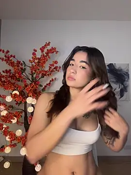 VictoriaHiill online show from March 8, 5:38 pm