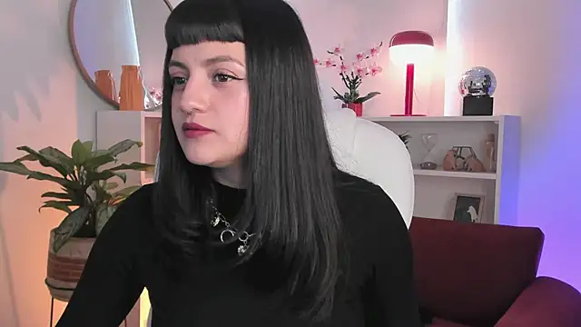 nahiapaws online show from February 21, 6:32 pm