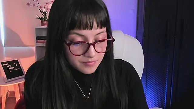 nahiapaws online show from March 28, 10:44 pm