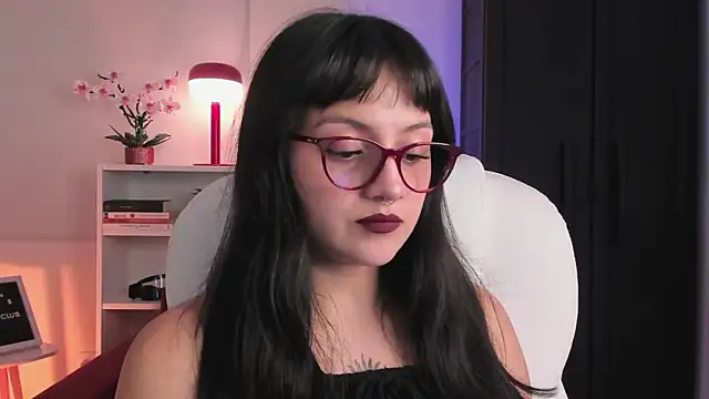 nahiapaws online show from April 2, 11:11 pm