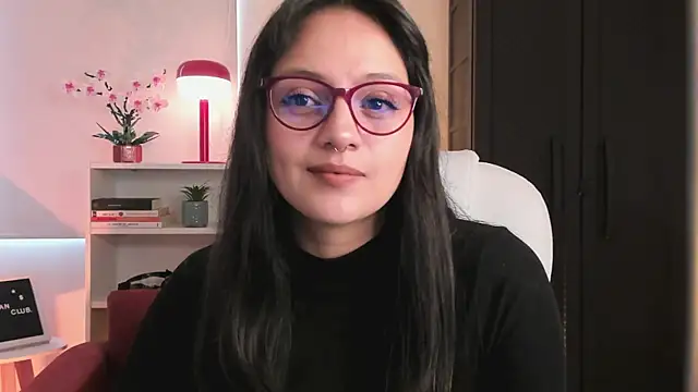 nahiapaws online show from April 16, 6:30 pm