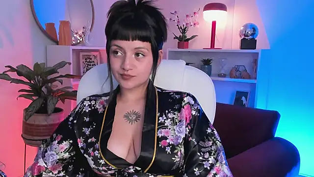 nahiapaws online show from February 26, 11:27 pm