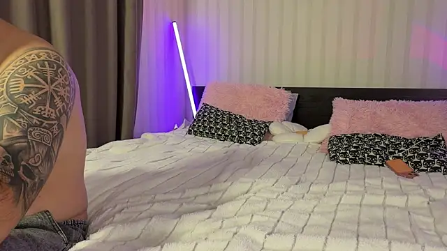 KesandAlex online show from November 6, 4:33 pm