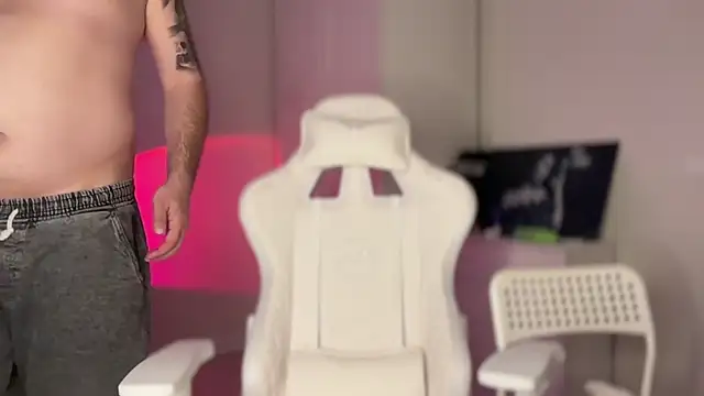 KesandAlex online show from March 29, 8:38 am