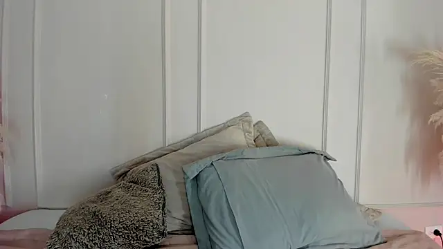 Snapshot of Mariapettit chatting on July 8, 2:57 am Mariapettit online show from July 8, 2:57 am