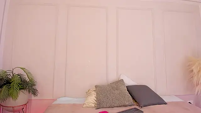 Mariapettit online show from March 14, 1:06 pm