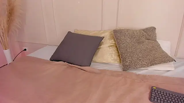 Mariapettit online show from April 11, 1:37 pm