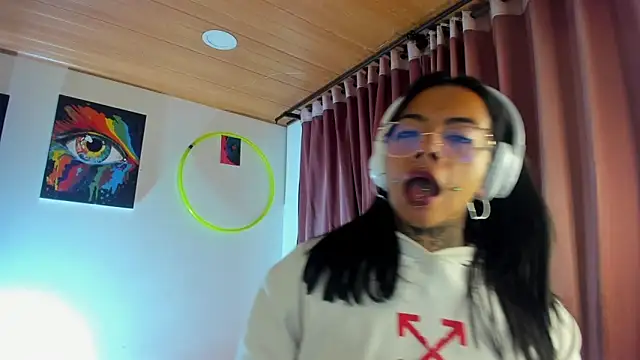 Snapshot of nicole_volkov chatting on January 13, 11:06 pm nicole volkov online show from January 13, 11:06 pm