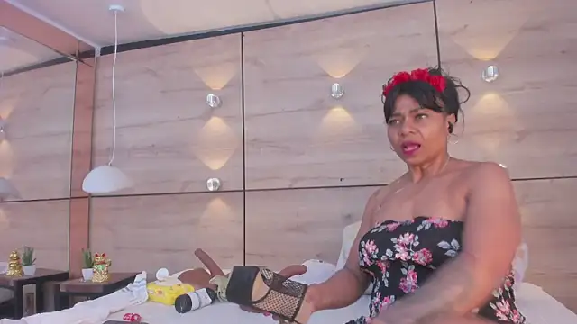 martina touss online show from November 29, 1:44 pm