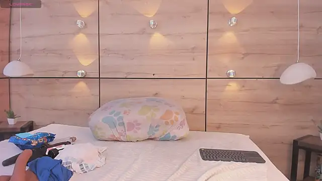 martina touss online show from March 31, 11:45 am