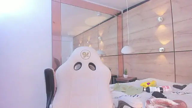 martina touss online show from January 12, 1:29 pm