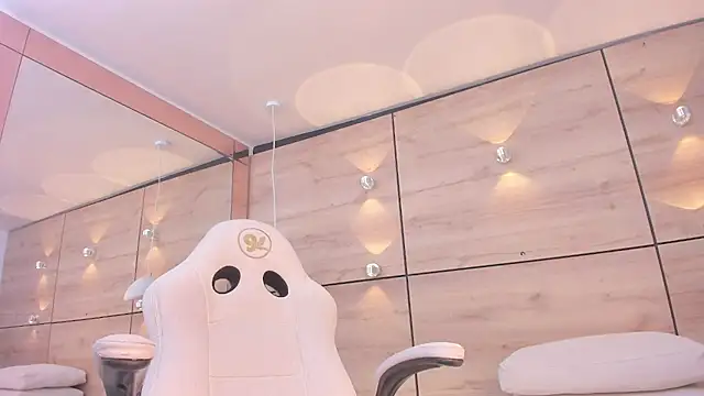 martina touss online show from October 14, 11:55 am