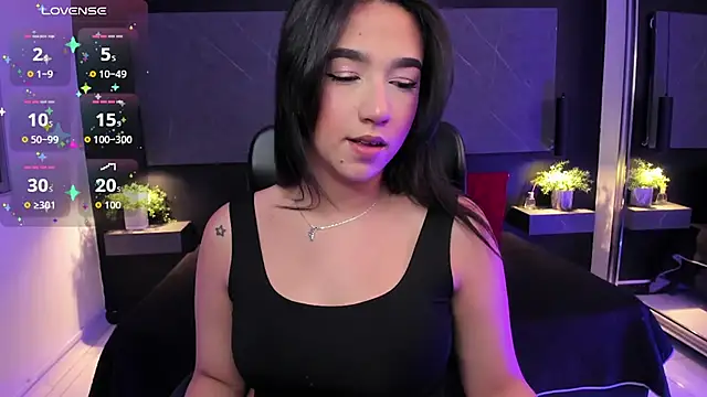 Snapshot of SaraaMills chatting on May 22, 3:26 am SaraaMills online show from May 22, 3:26 am