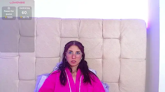 Snapshot of mildre303av chatting on February 1, 10:26 am mildre303av online show from February 1, 10:26 am
