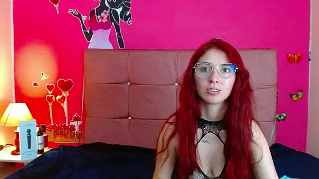 Snapshot of mildre303av chatting on October 19, 9:50 pm mildre303av online show from October 19, 9:50 pm