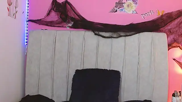 Snapshot of mildre303av chatting on October 29, 10:31 pm mildre303av online show from October 29, 10:31 pm