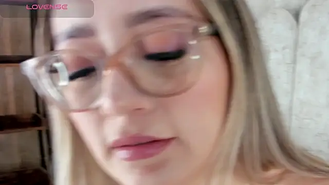 Miaa Palmer online show from March 21, 8:35 pm