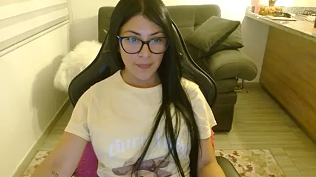 Snapshot of Charlotte_cute18 chatting on February 7, 1:46 am Charlotte cute18 online show from February 7, 1:46 am