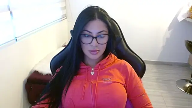 Charlotte cute18 online show from April 12, 11:08 pm