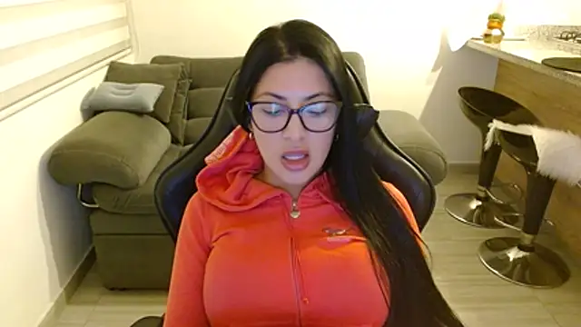 Snapshot of Charlotte_cute18 chatting on July 1, 1:06 am Charlotte cute18 online show from July 1, 1:06 am