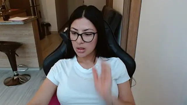 Snapshot of Charlotte_cute18 chatting on February 26, 10:32 pm Charlotte cute18 online show from February 26, 10:32 pm