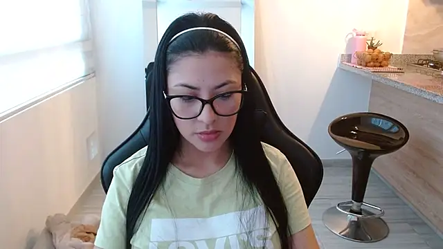 Snapshot of Charlotte_cute18 chatting on January 15, 10:24 pm Charlotte cute18 online show from January 15, 10:24 pm