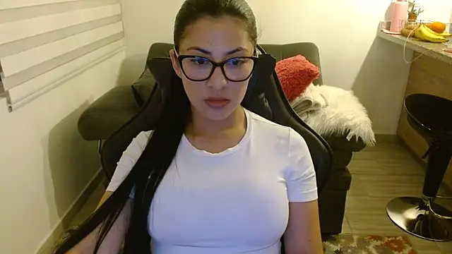 Snapshot of Charlotte_cute18 chatting on February 9, 11:58 pm Charlotte cute18 online show from February 9, 11:58 pm