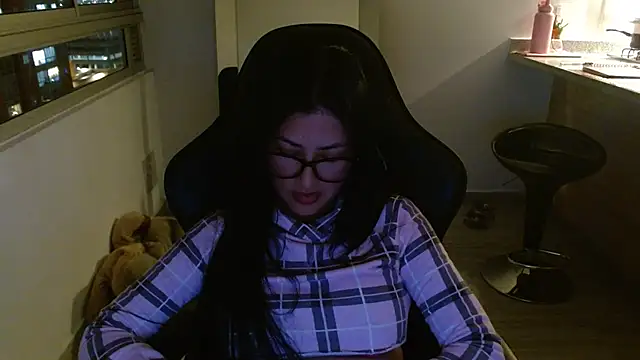 Snapshot of Charlotte_cute18 chatting on December 5, 1:16 am Charlotte cute18 online show from December 5, 1:16 am