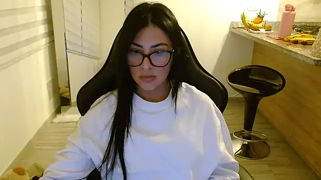 Snapshot of Charlotte_cute18 chatting on January 10, 5:14 am Charlotte cute18 online show from January 10, 5:14 am